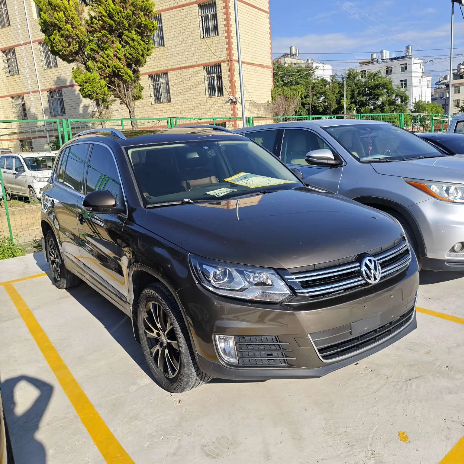 Volkswagen Tiguan (Tharu)