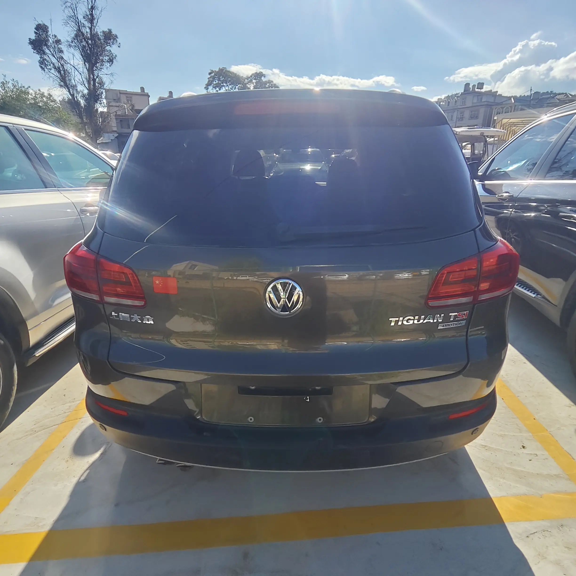 Volkswagen Tiguan (Tharu)