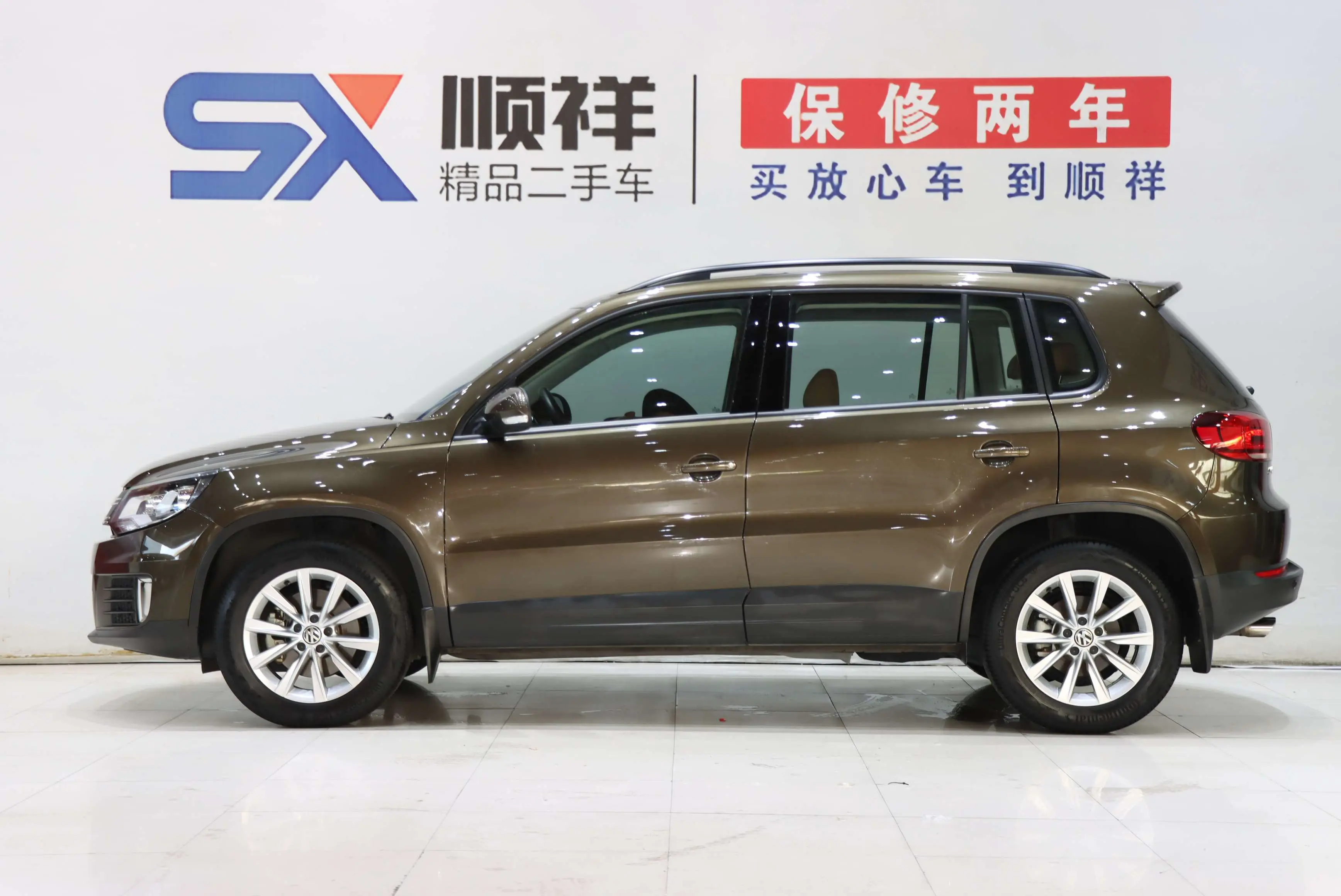 Volkswagen Tiguan (Tharu)