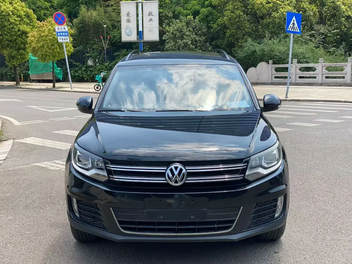 Volkswagen Tiguan (Tharu)