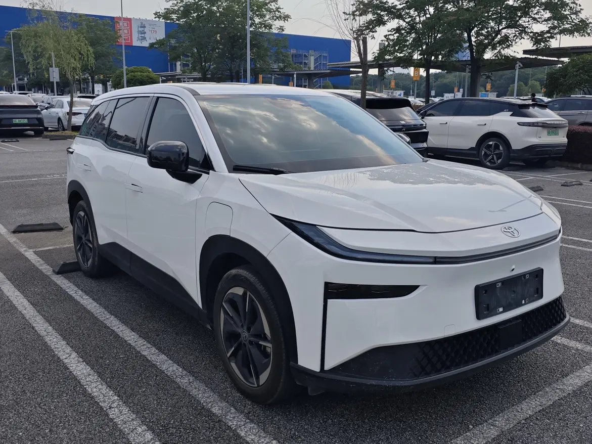 Toyota Bozhi 3X