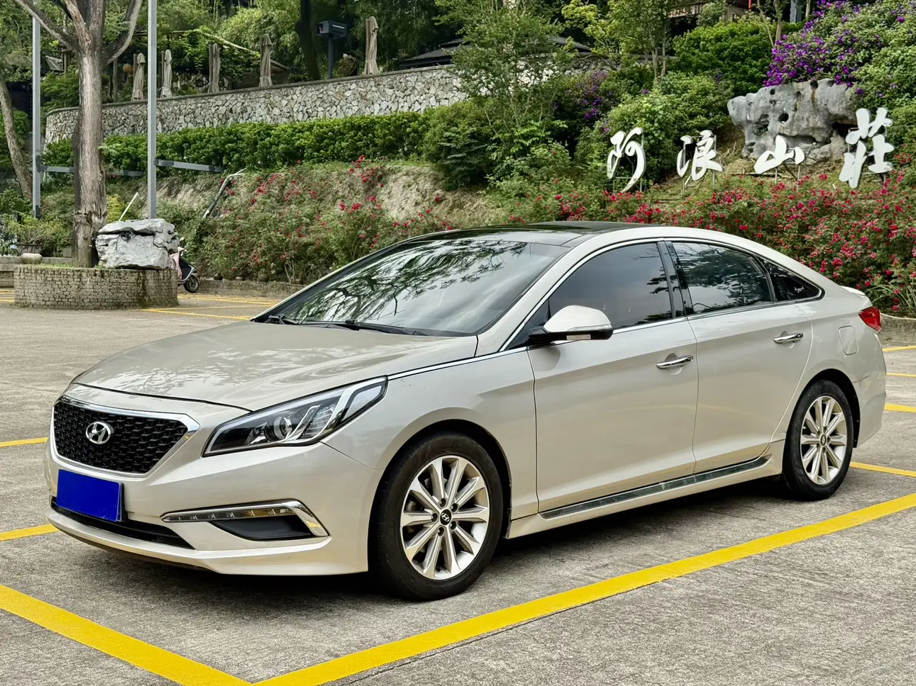 Hyundai Sonata nine