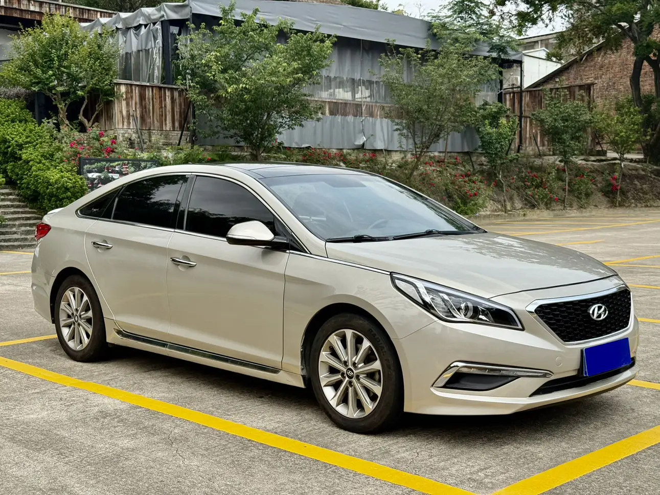 Hyundai Sonata nine