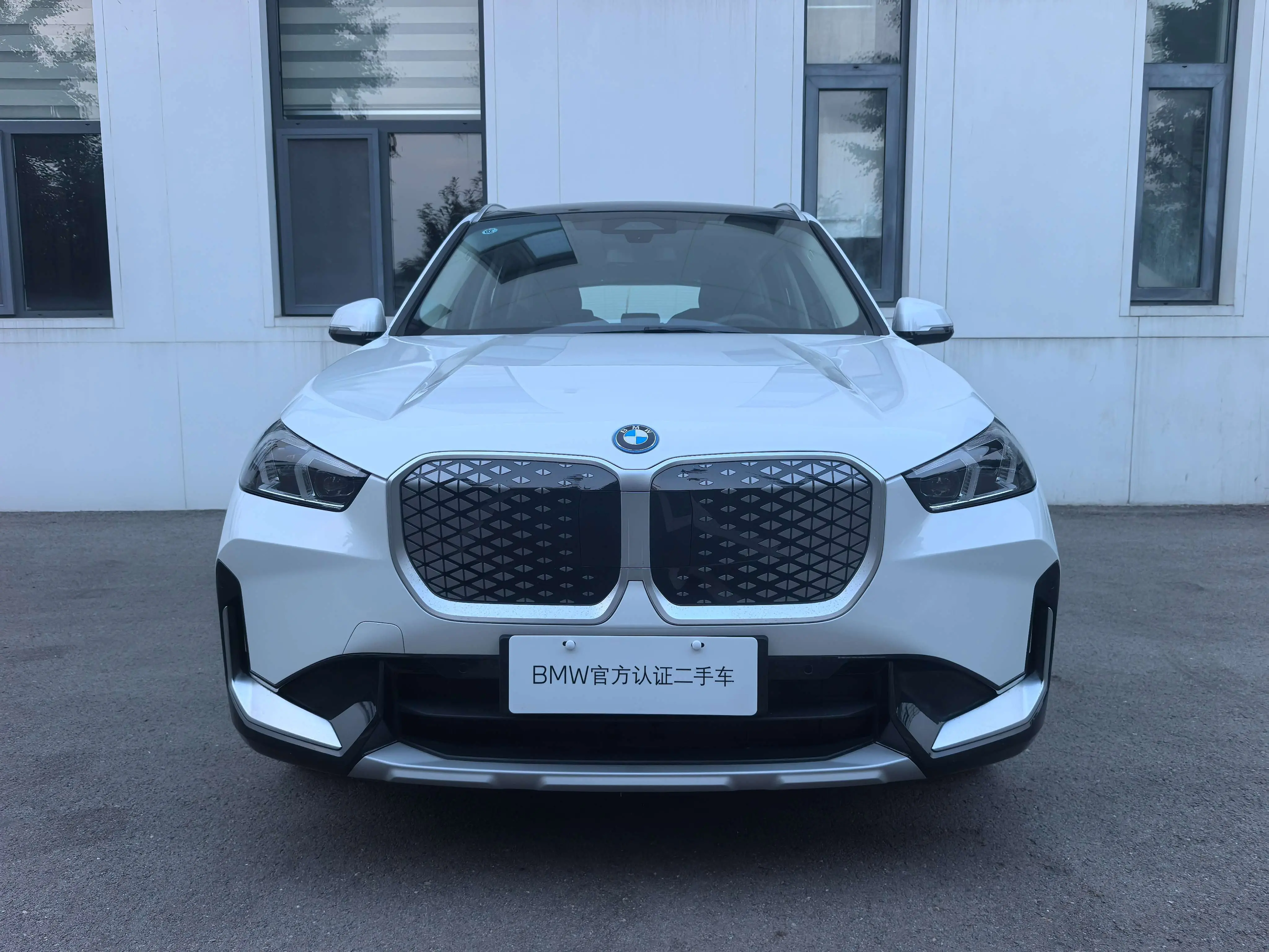 BMW iX1