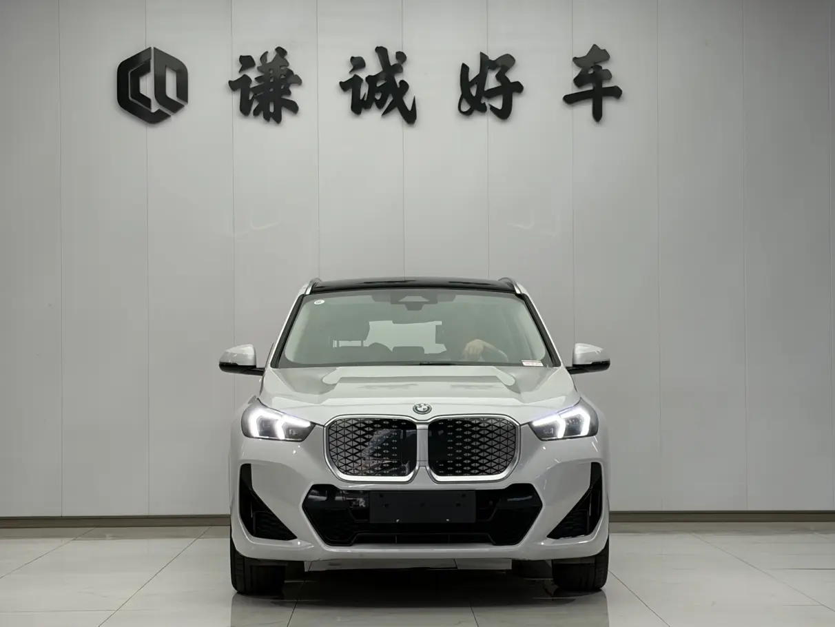 BMW iX1