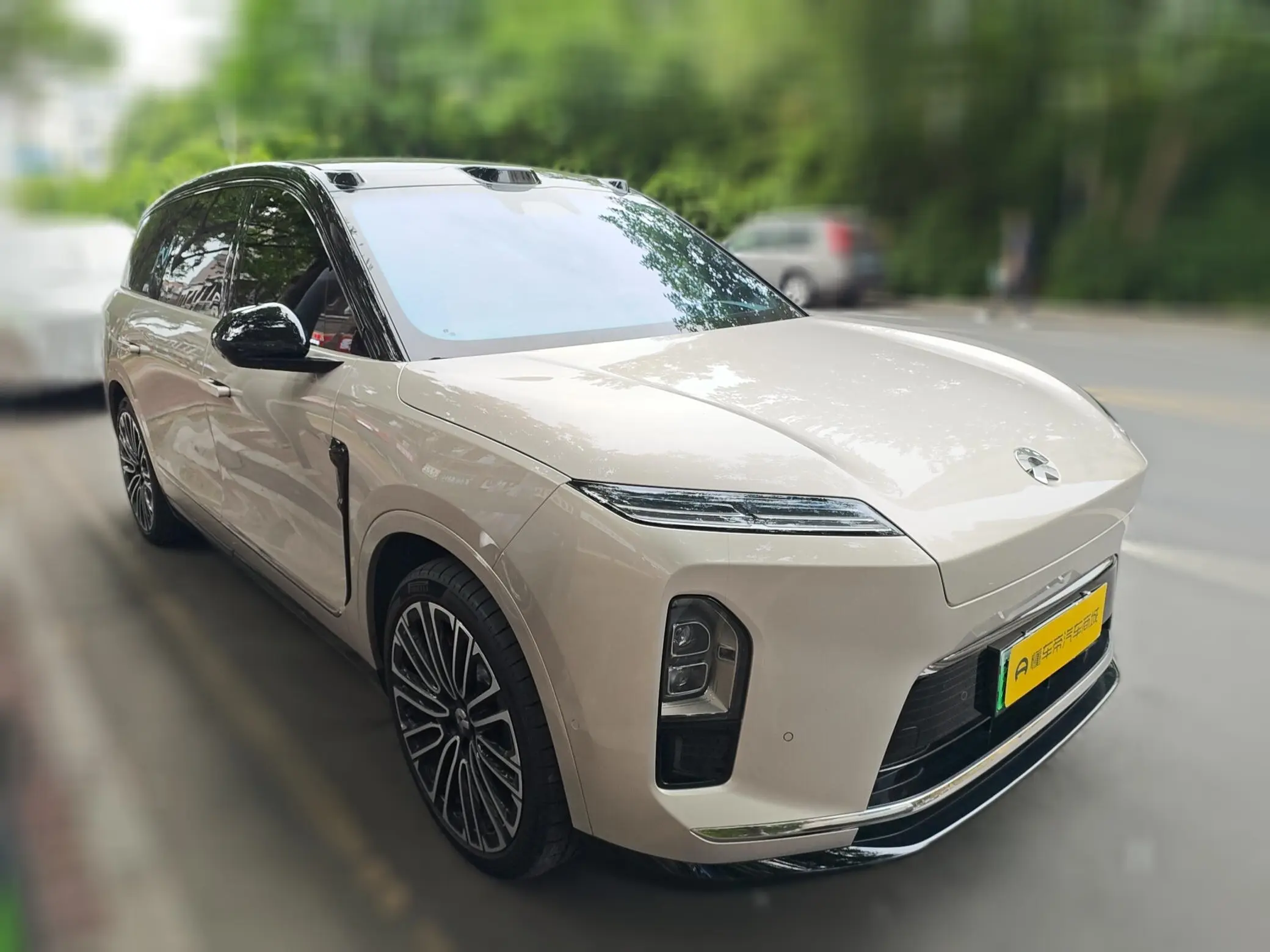 NIO ES8
