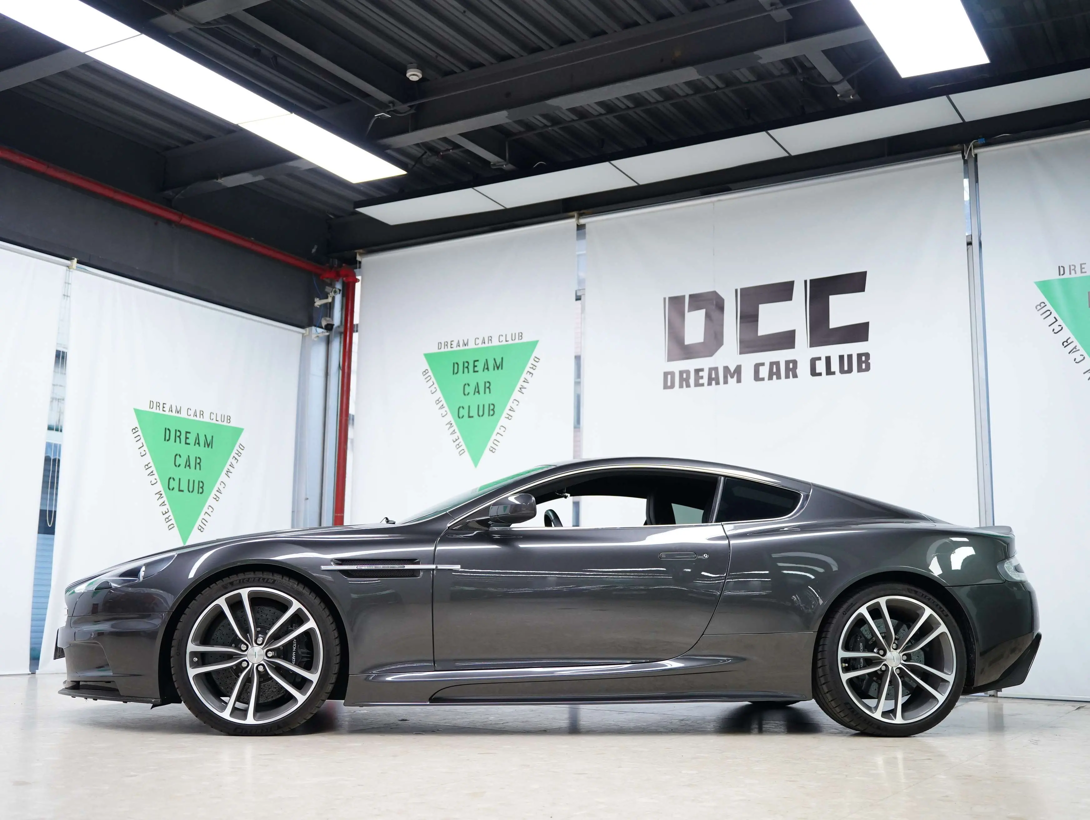 Aston Martin DBS
