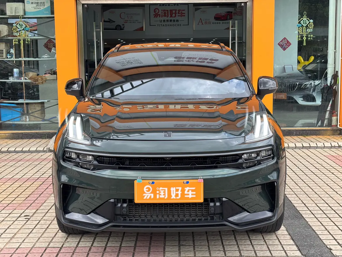 Lynk & Co 06