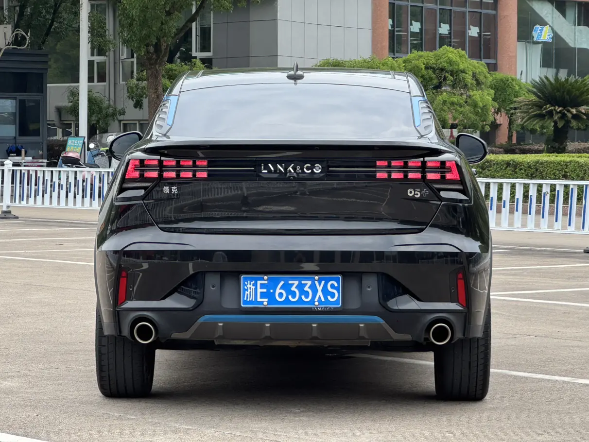 Lynk & Co 05