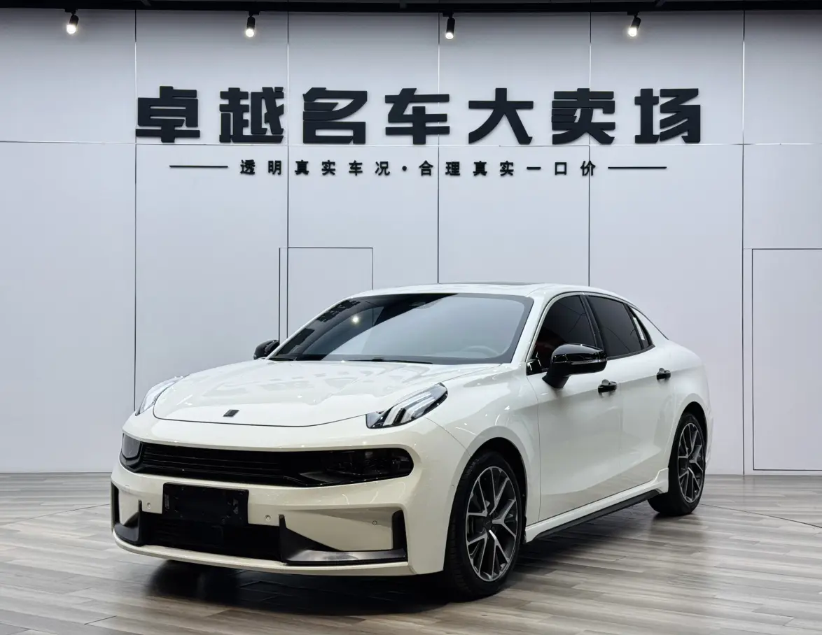 Lynk & Co 03