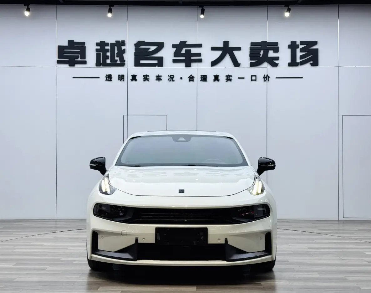 Lynk & Co 03