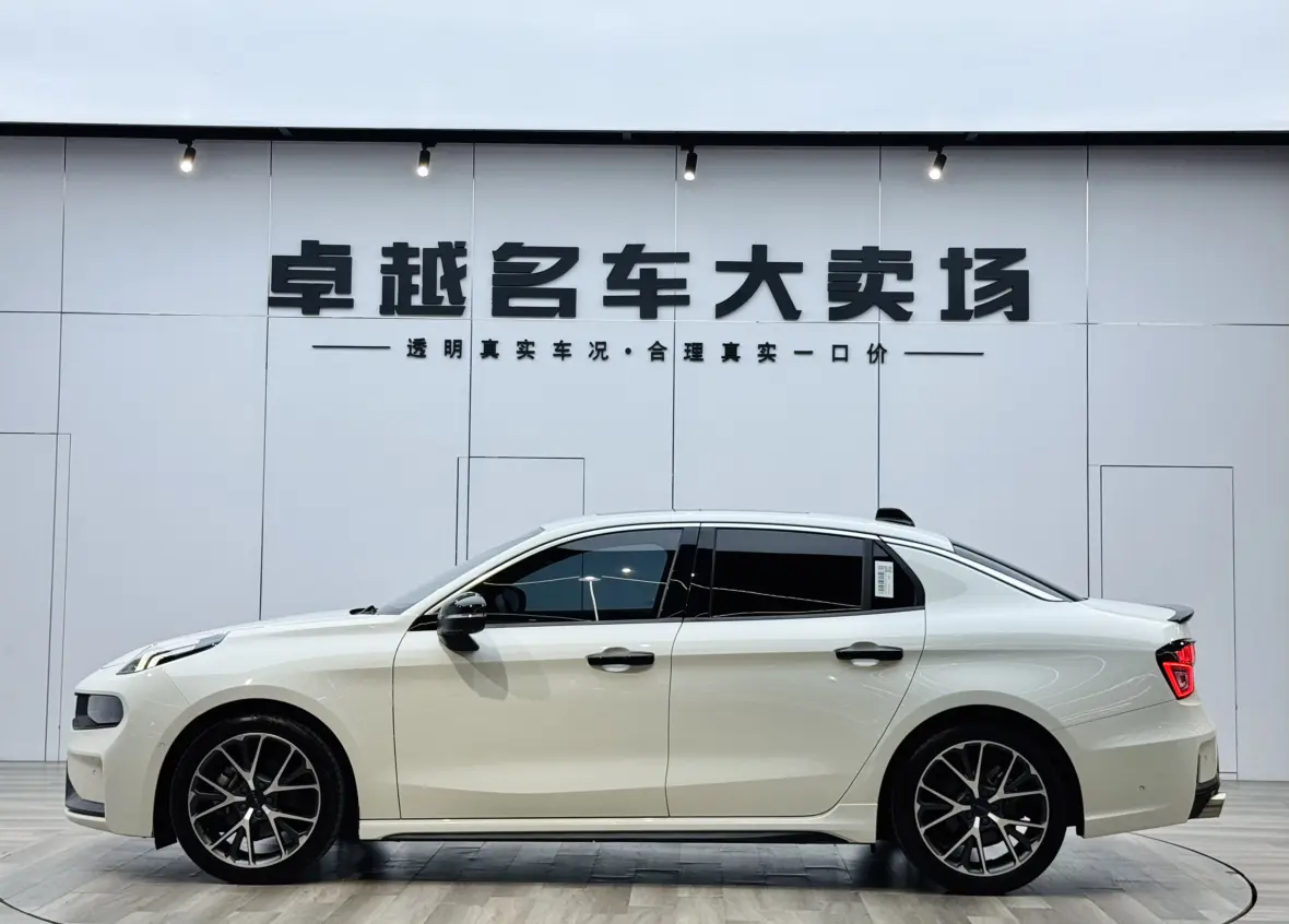 Lynk & Co 03