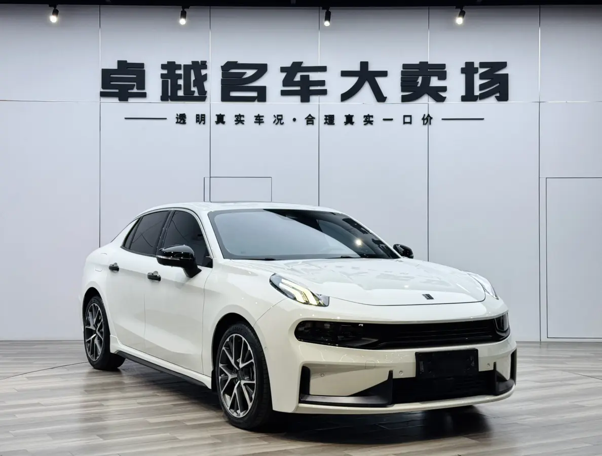 Lynk & Co 03