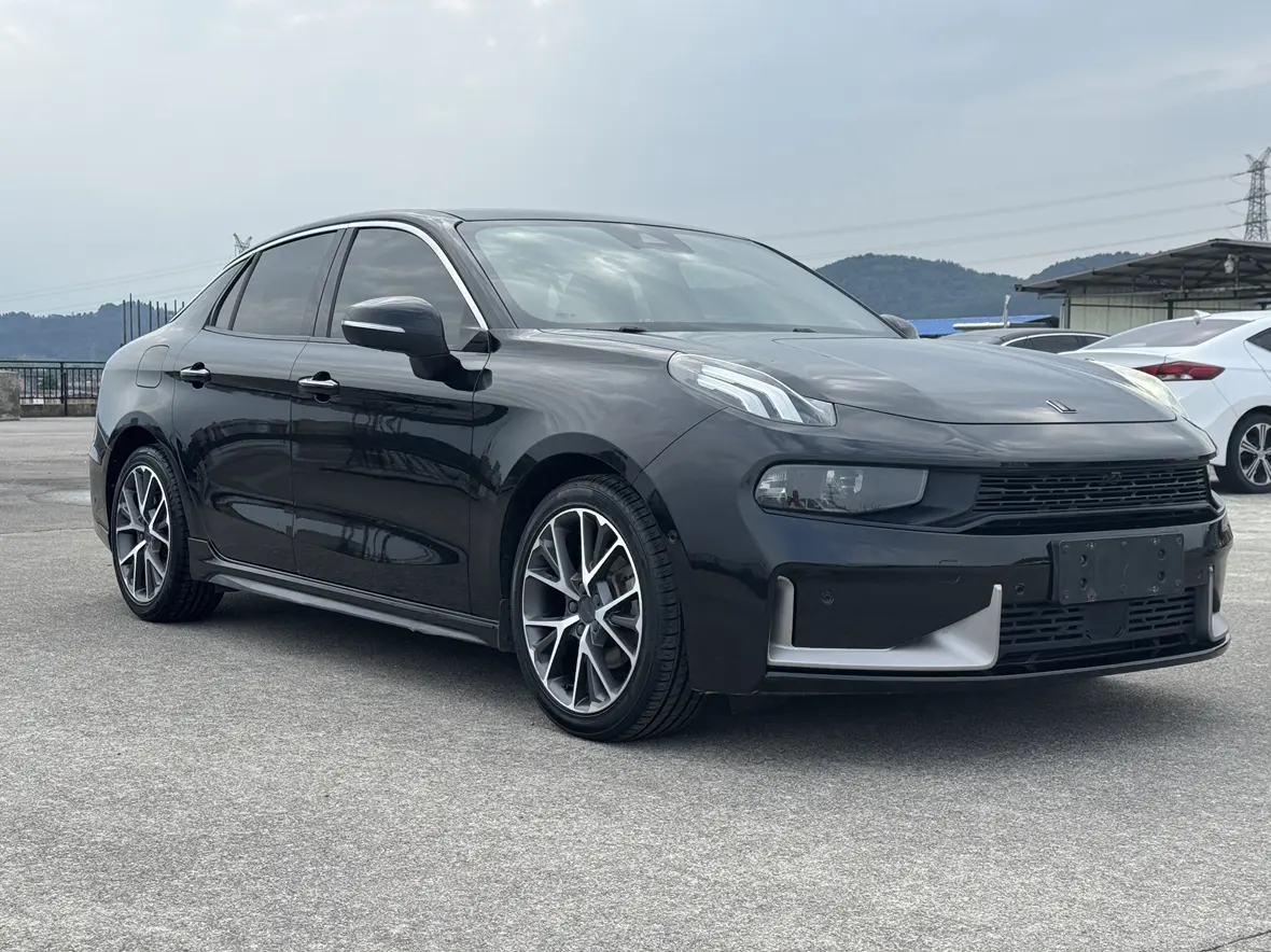 Lynk & Co 03