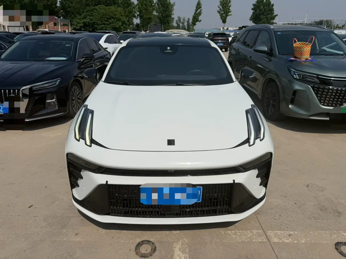 Lynk & Co 03