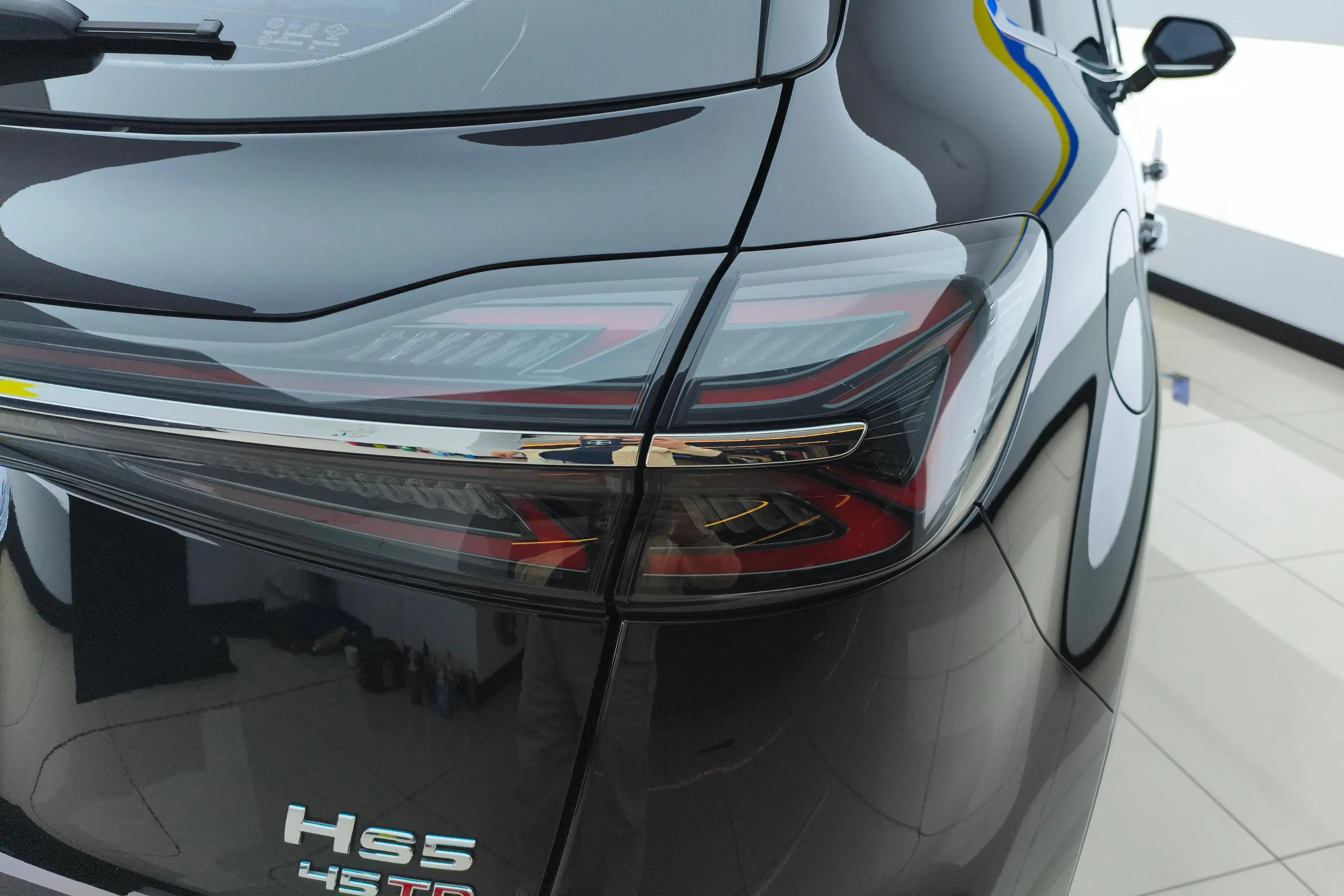 Hongqi HS5