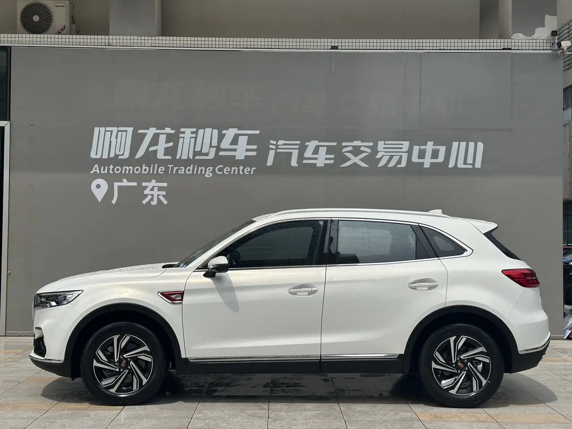 Hongqi HS5