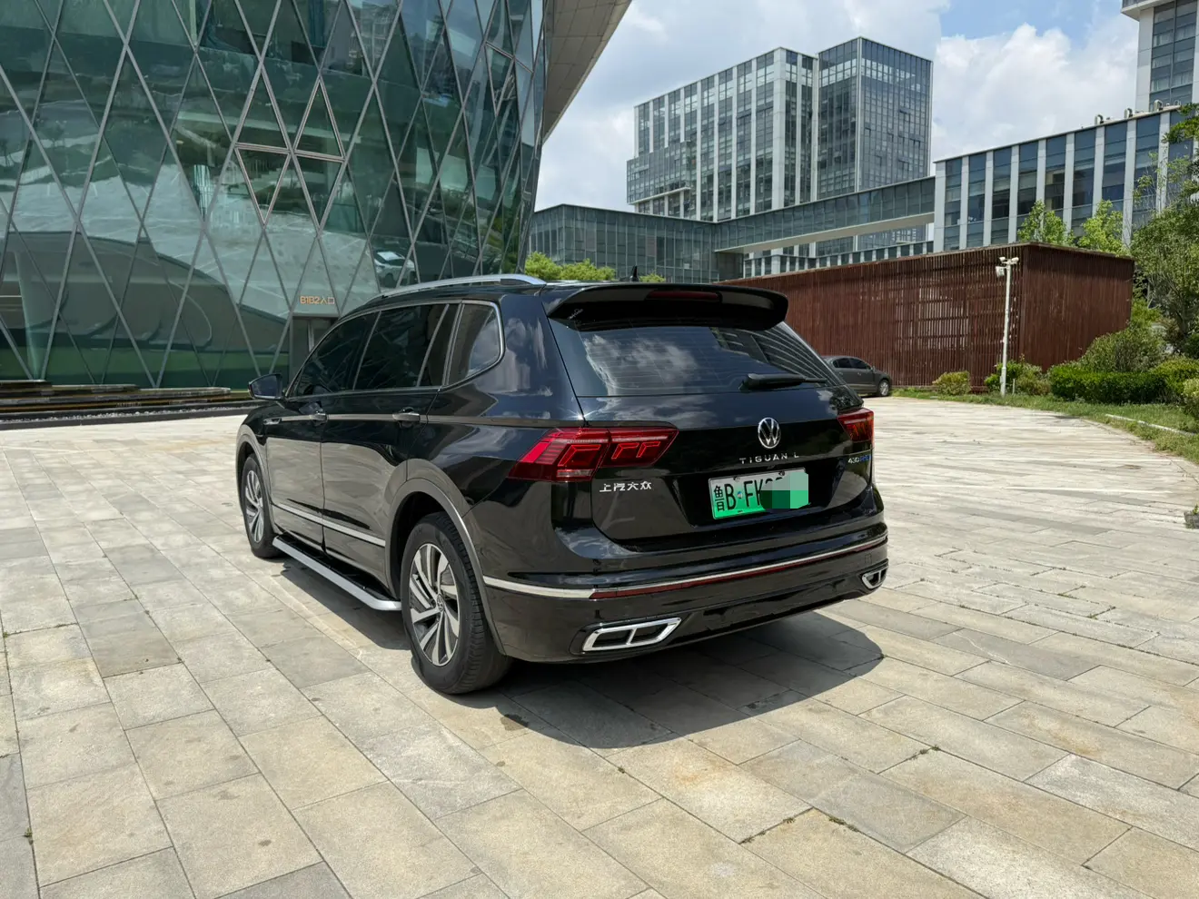 Volkswagen Tiguan L PHEV