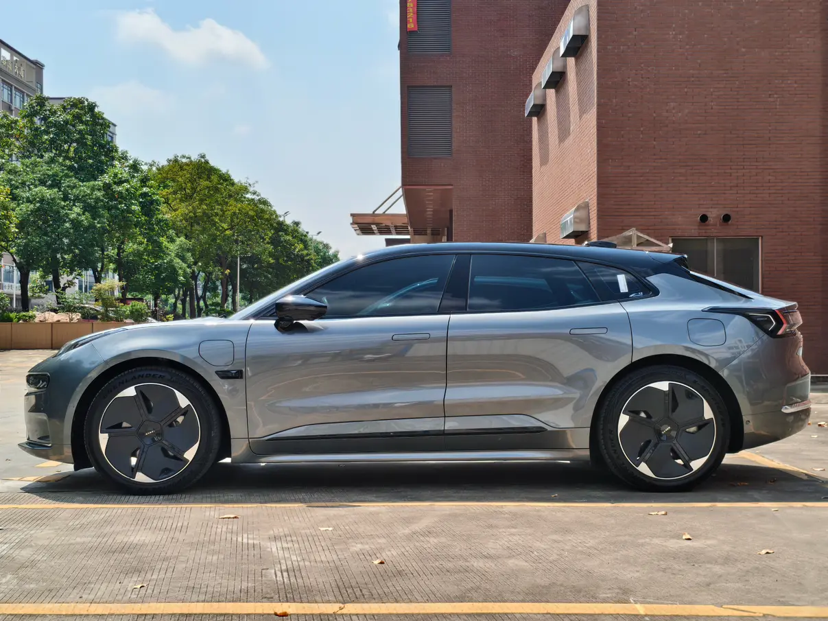 ZEEKR 001
