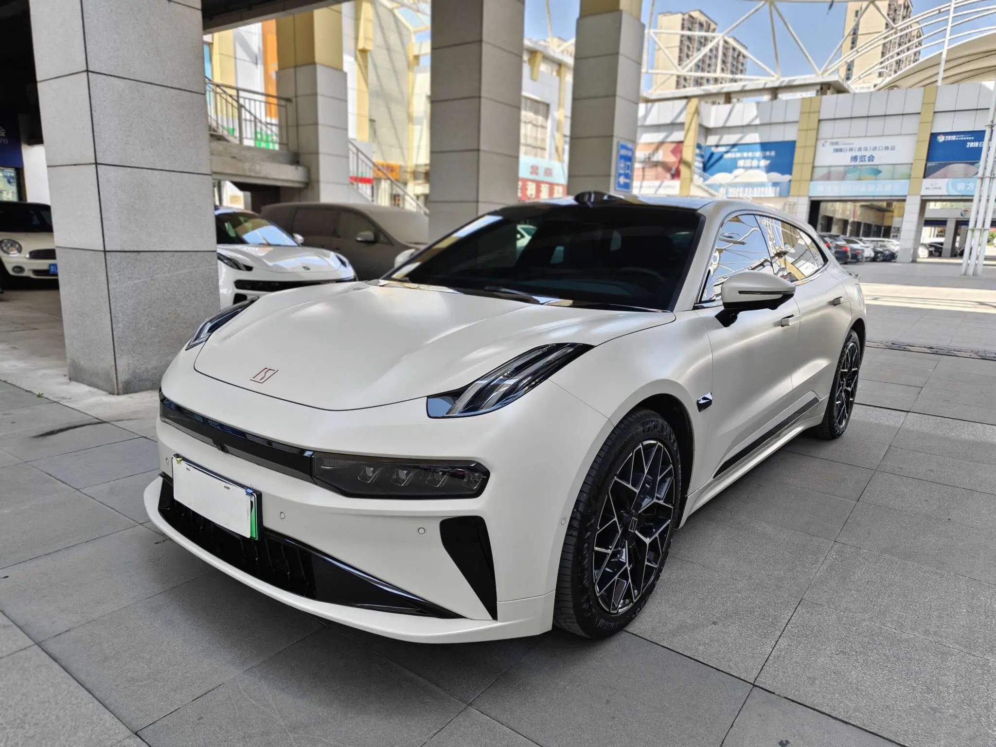 ZEEKR 001