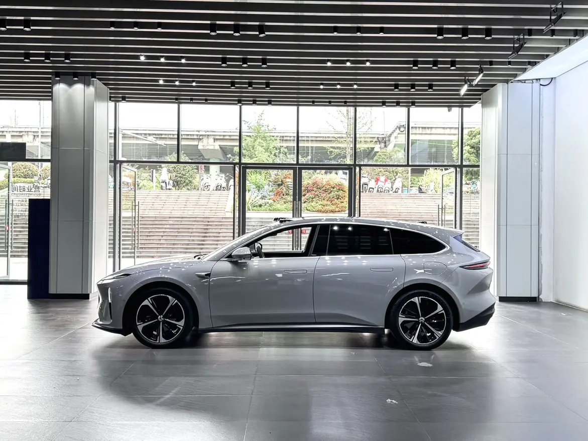 NIO ET5T