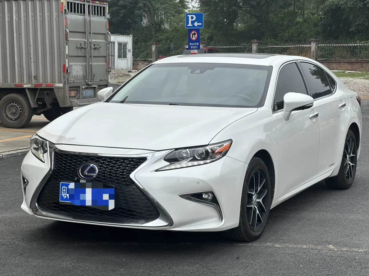 Lexus ES