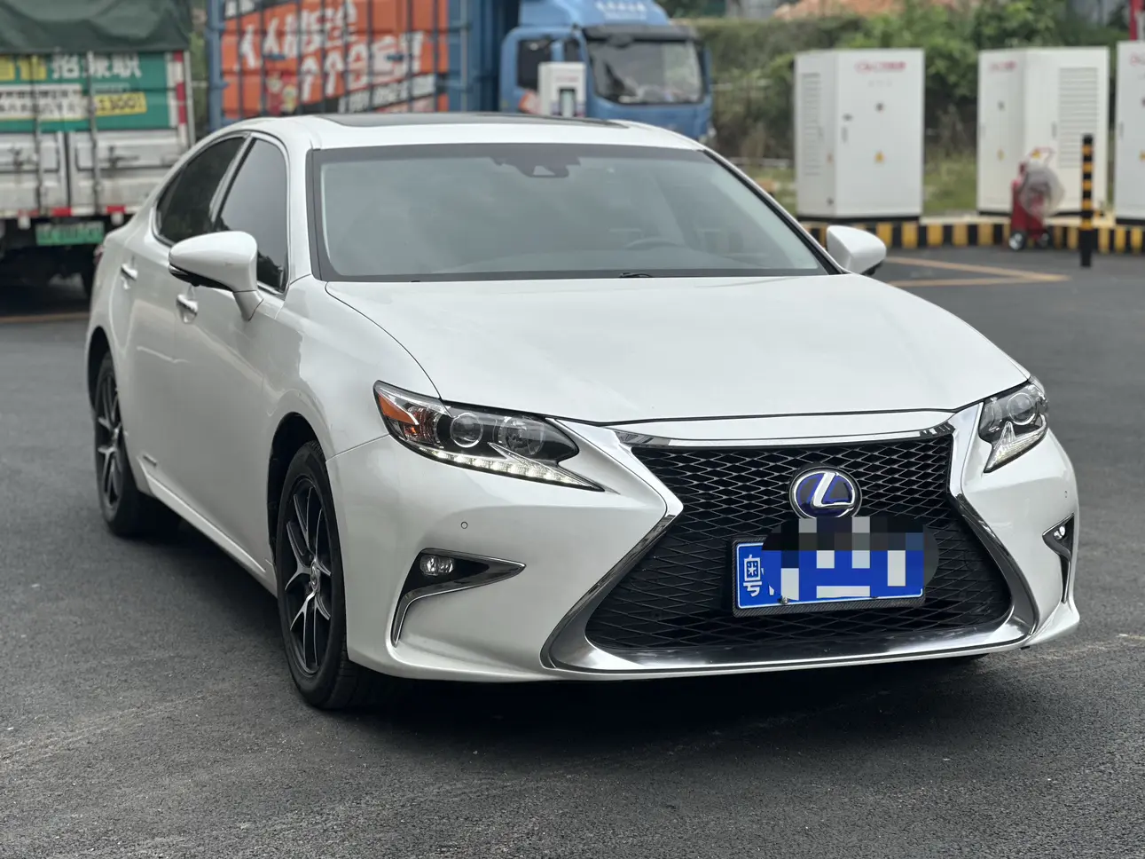 Lexus ES