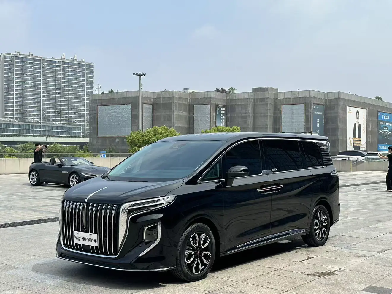 Hongqi HQ9