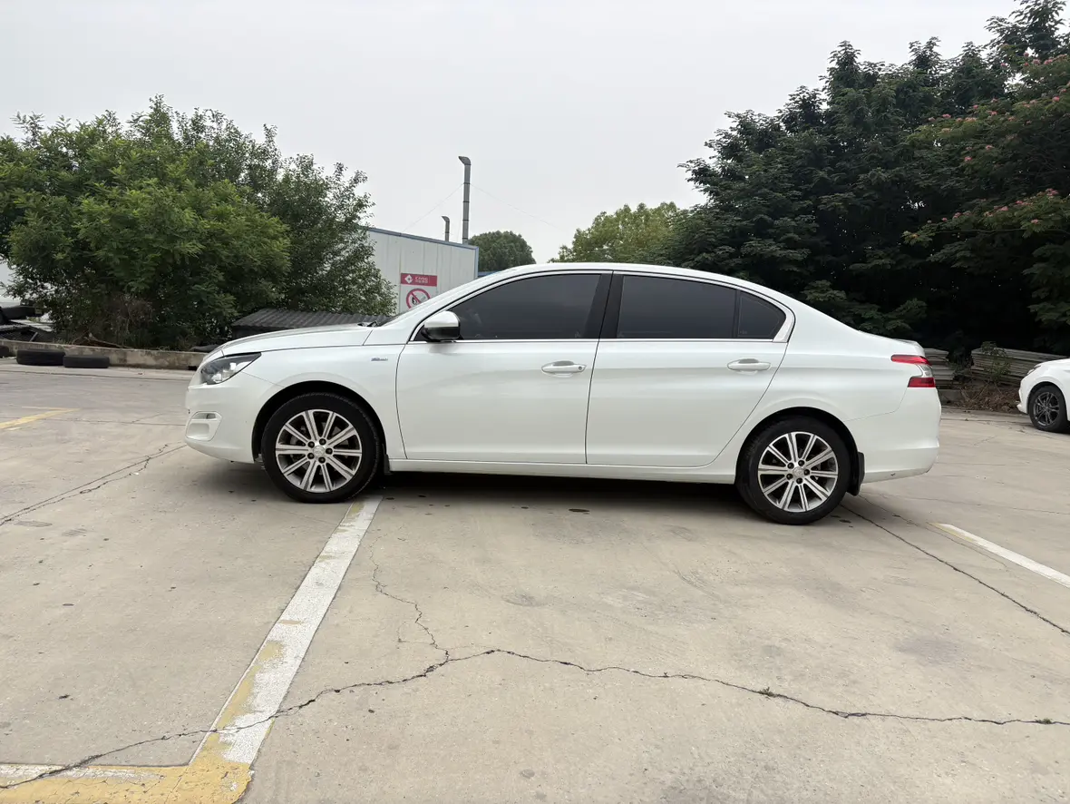 Peugeot 408