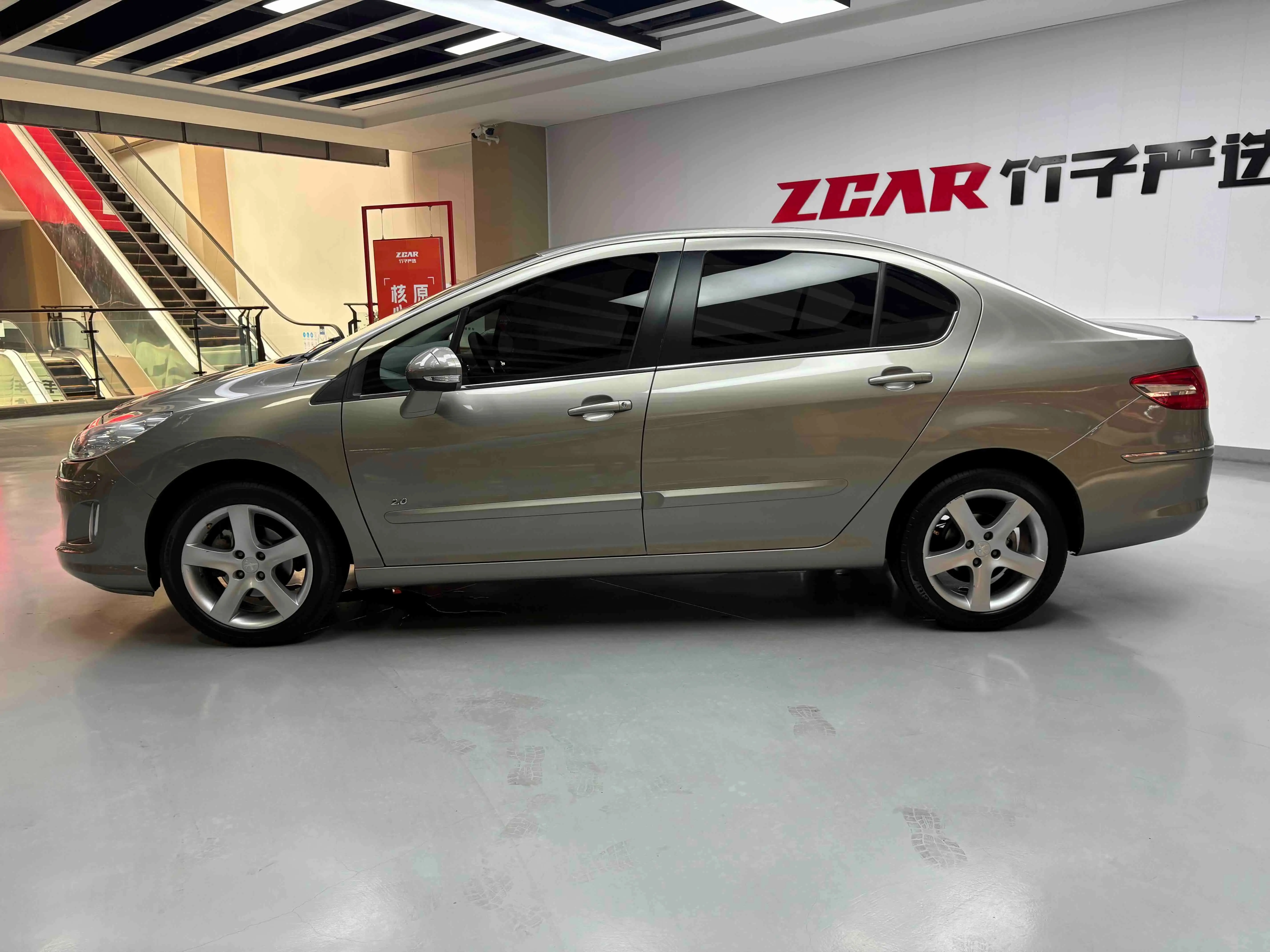 Peugeot 408