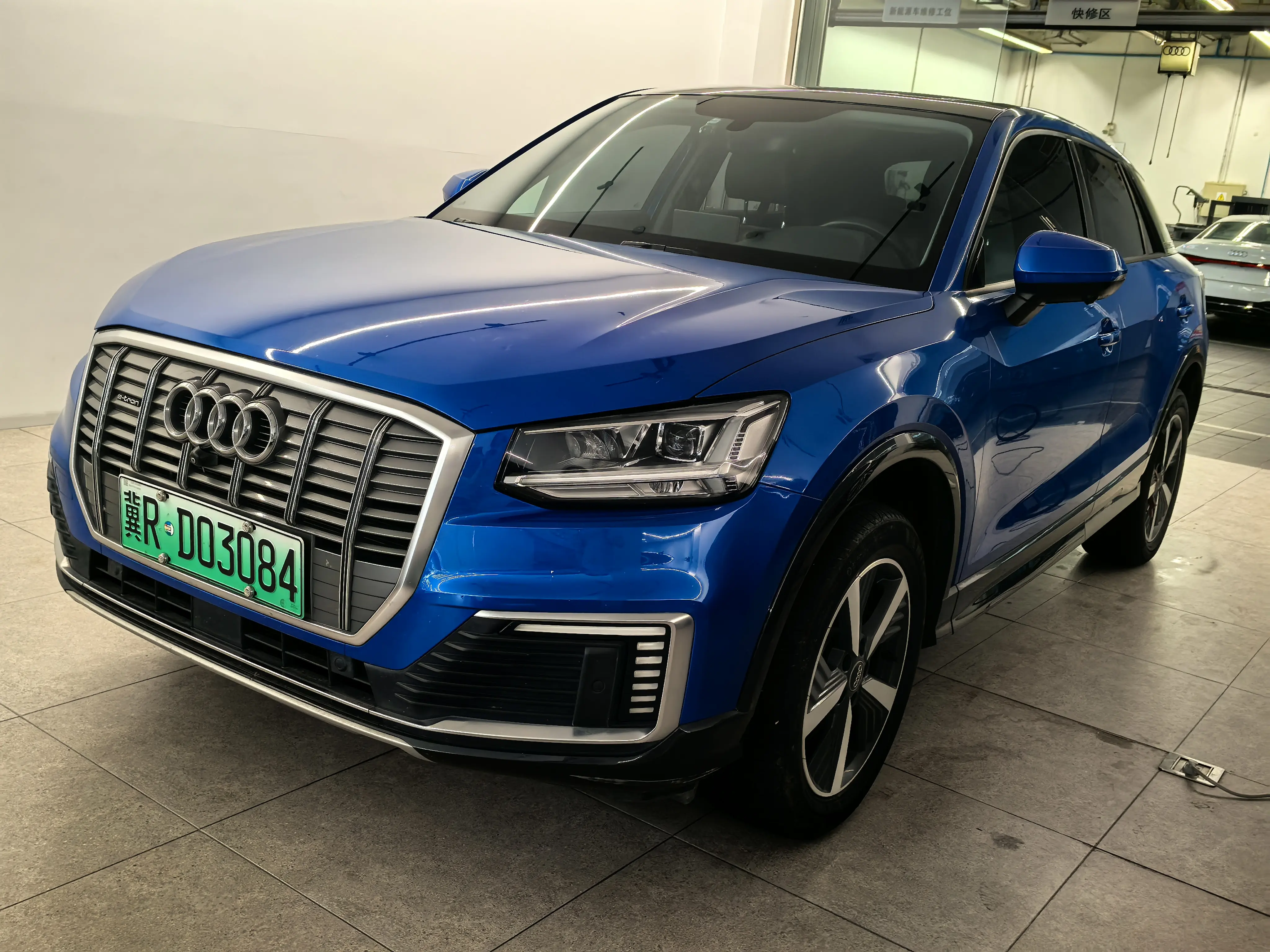 Audi Q2L e-tron