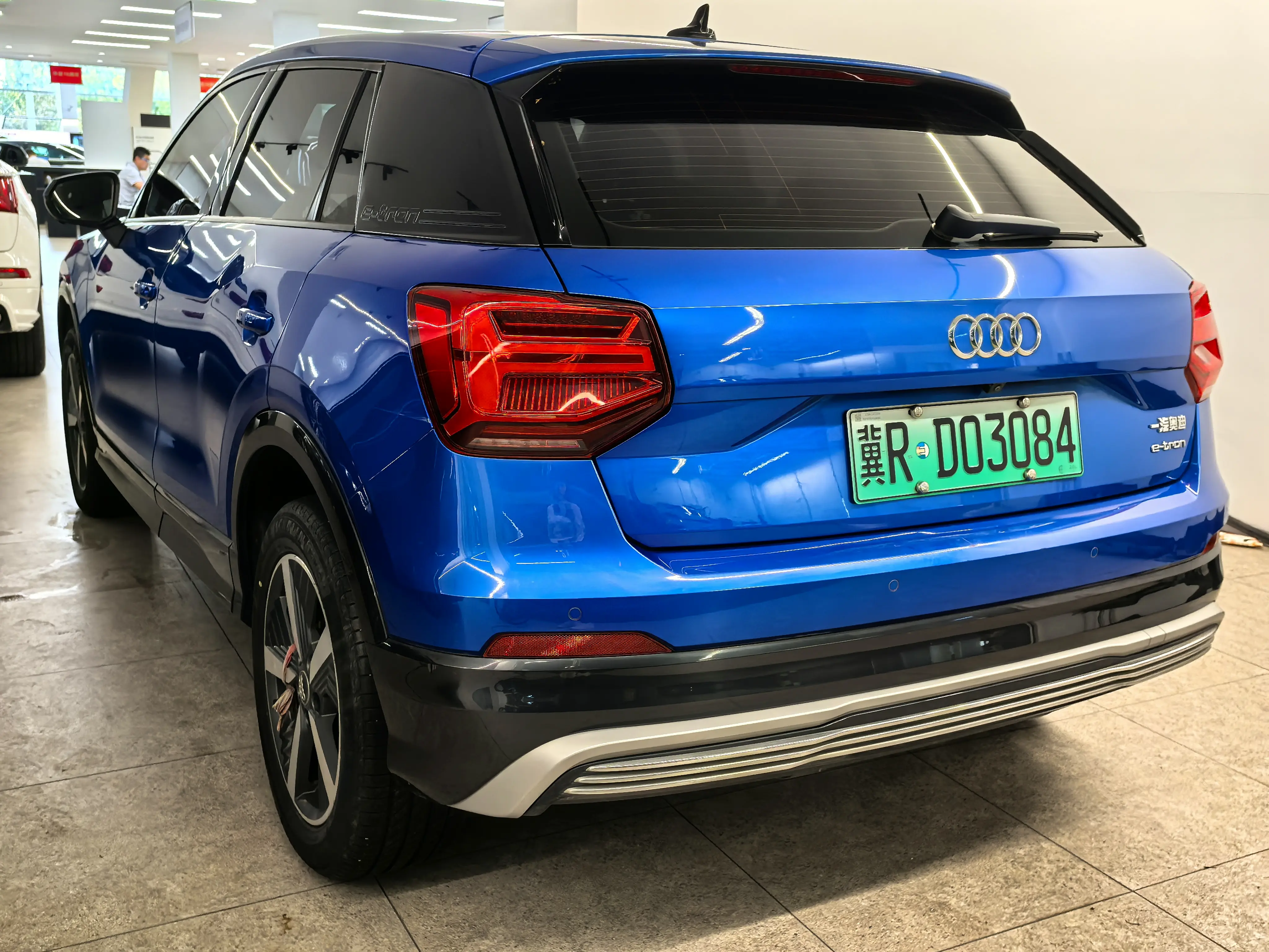 Audi Q2L e-tron