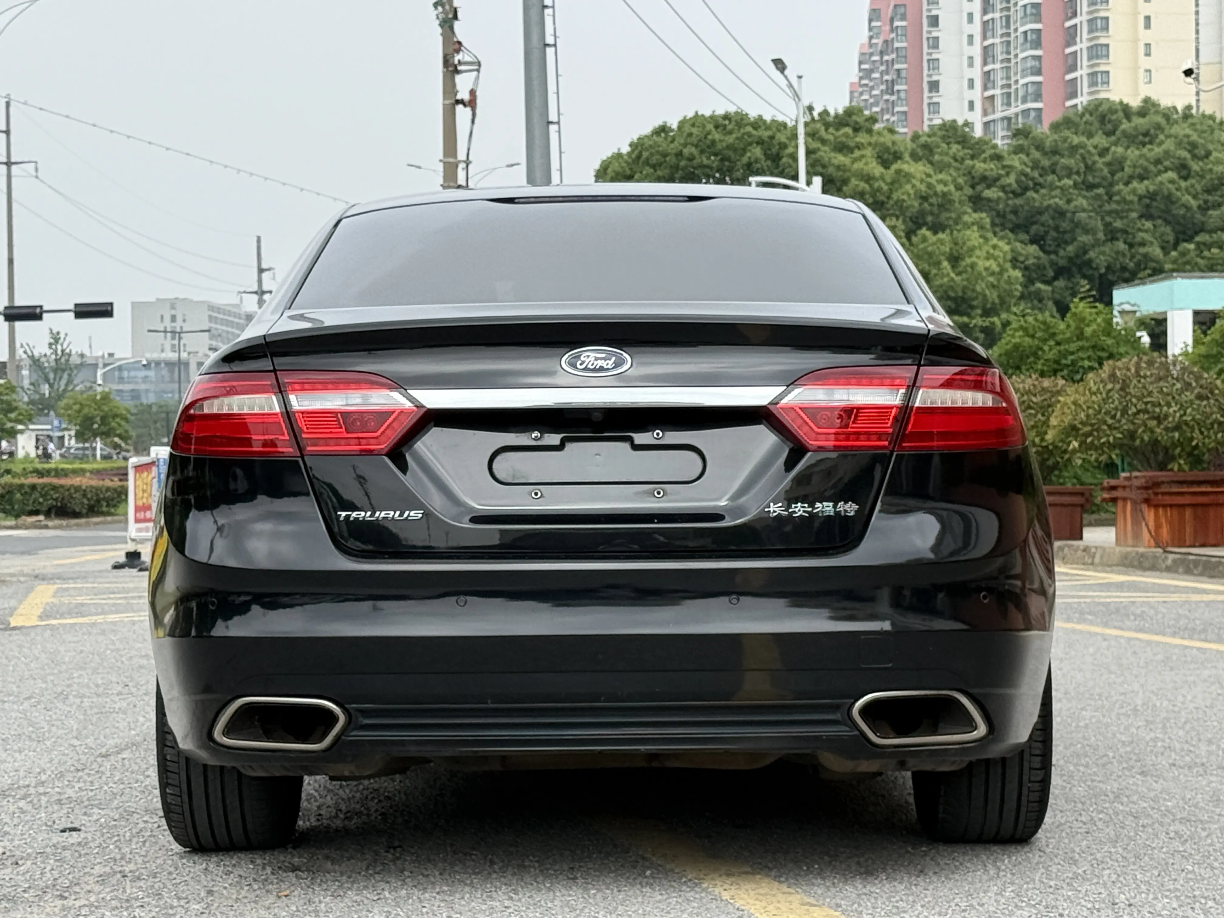 Ford Taurus