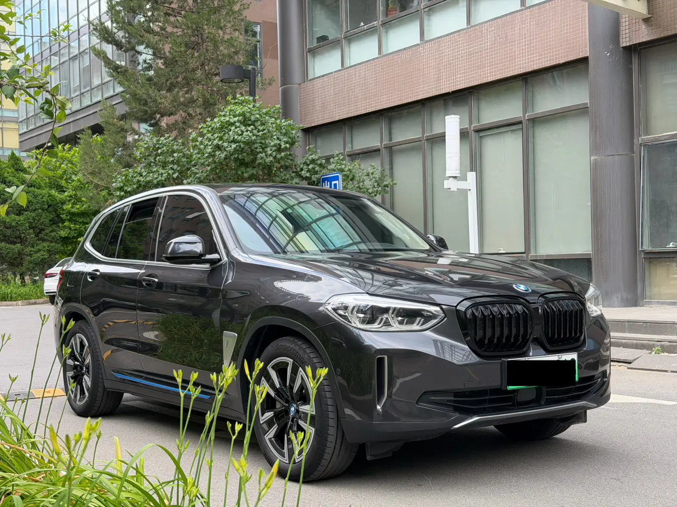 BMW iX3