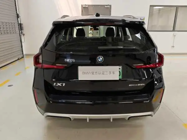BMW iX1
