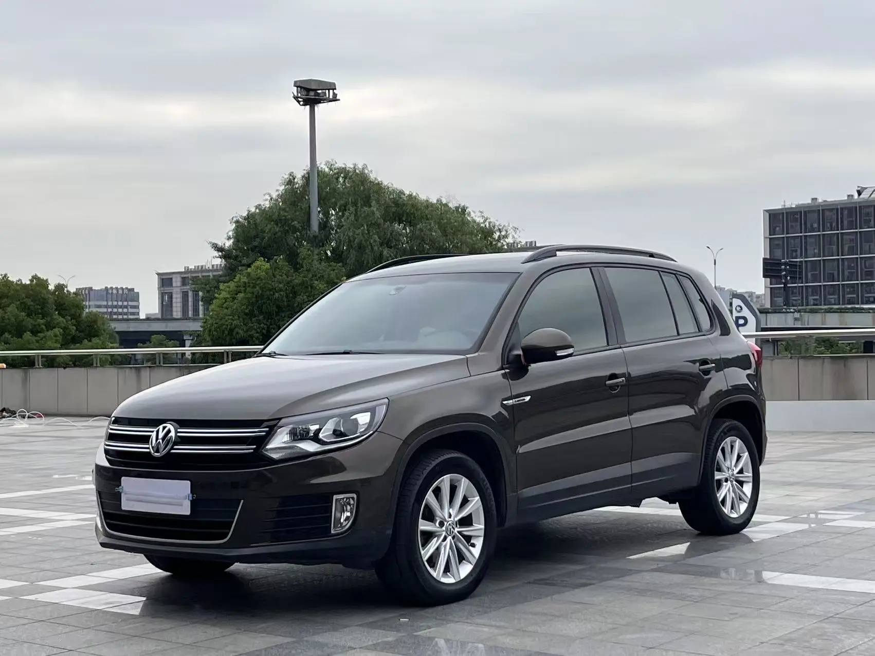 Volkswagen Tiguan (Tharu)