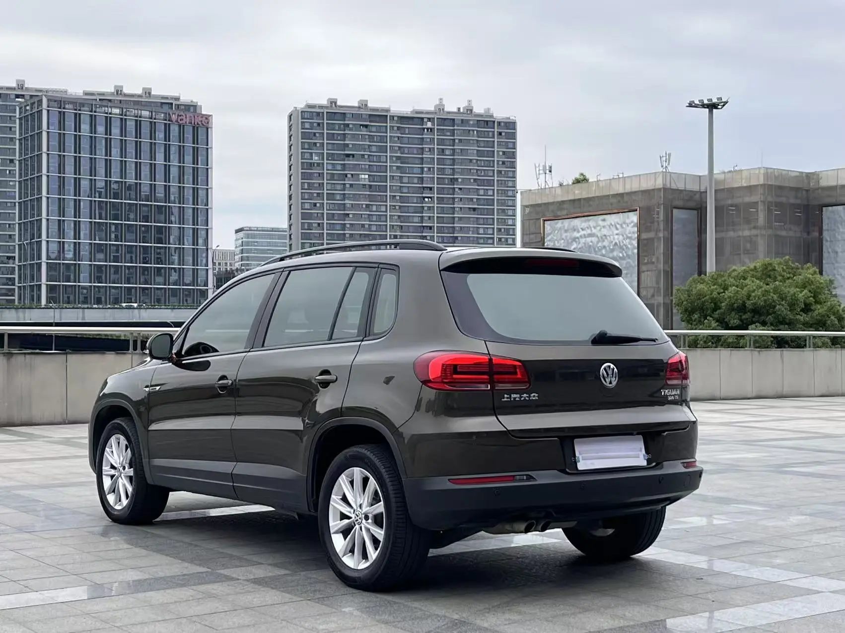 Volkswagen Tiguan (Tharu)