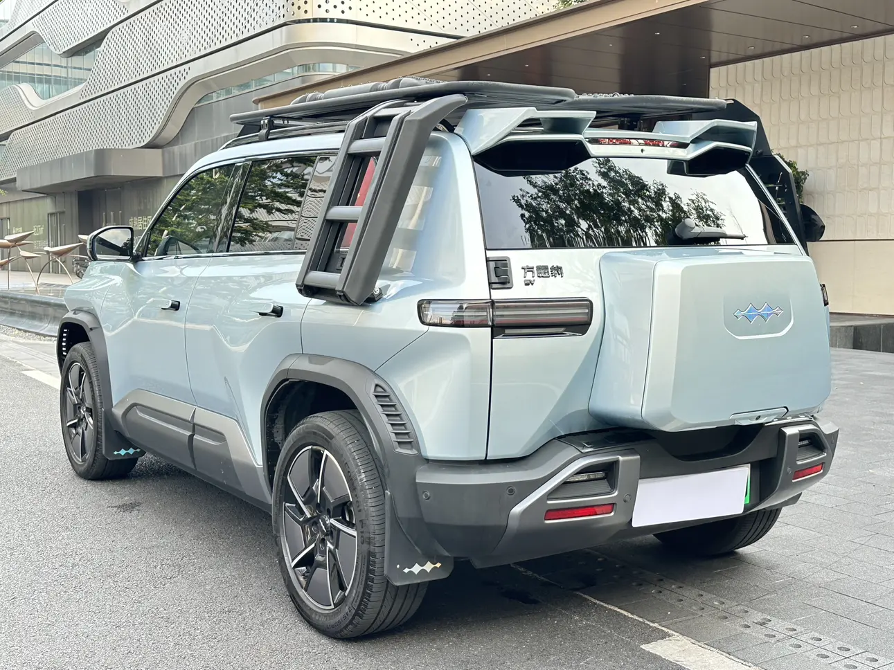 BYD Leopard Titanium 3