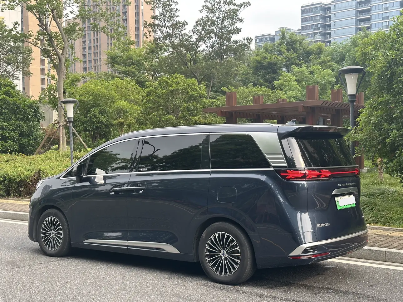 Denza D9 DM