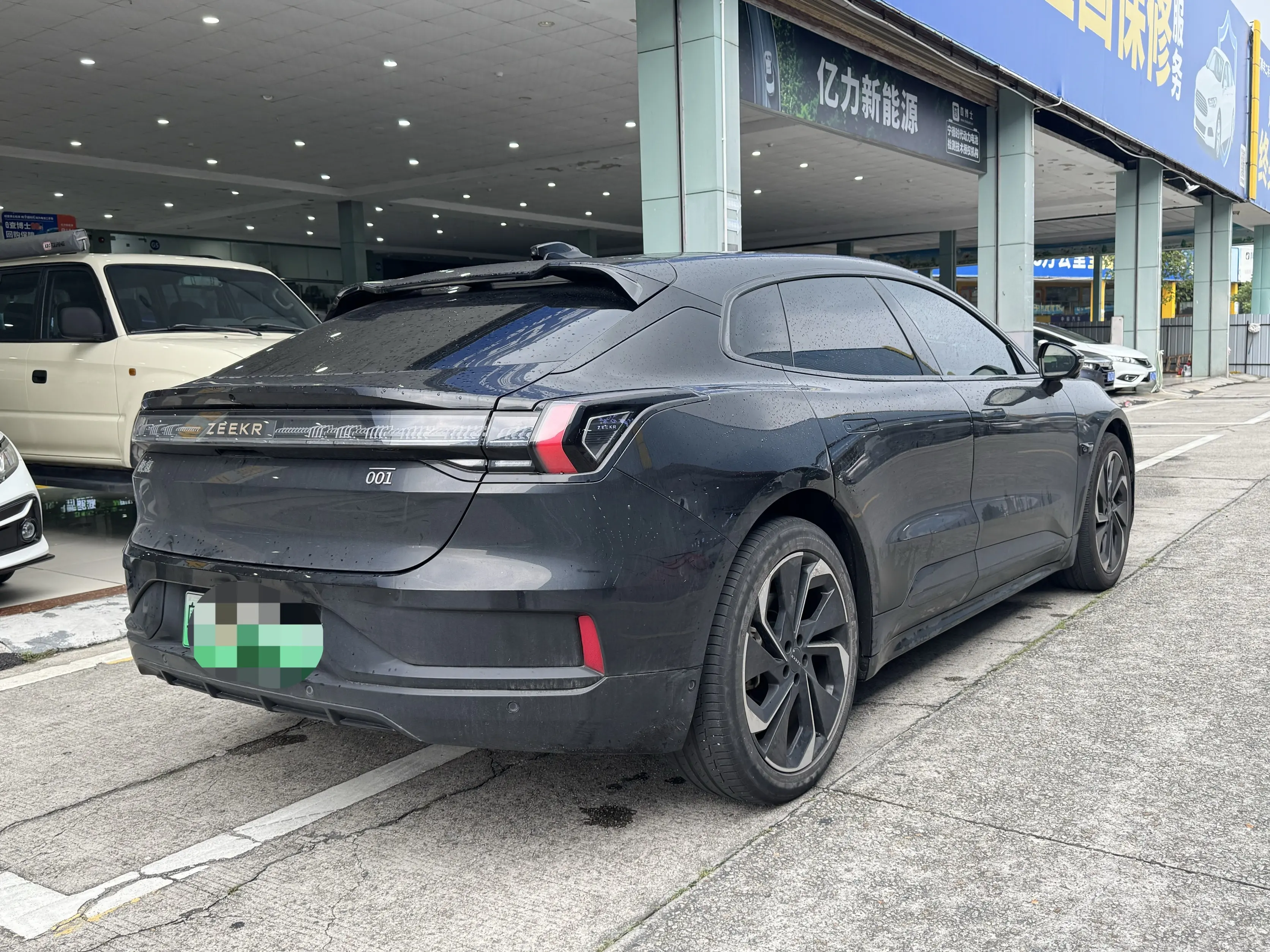 ZEEKR 001
