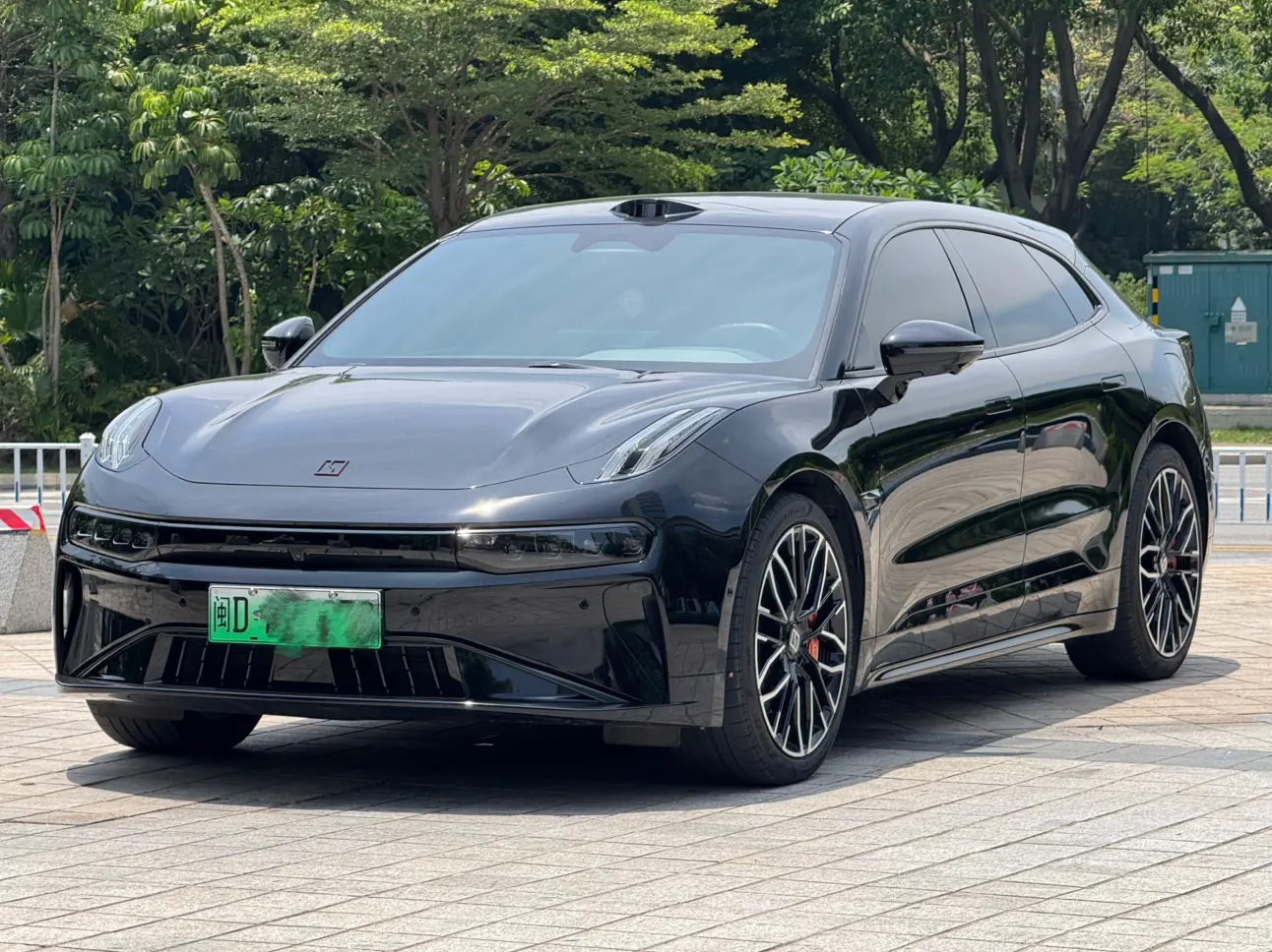 ZEEKR 001