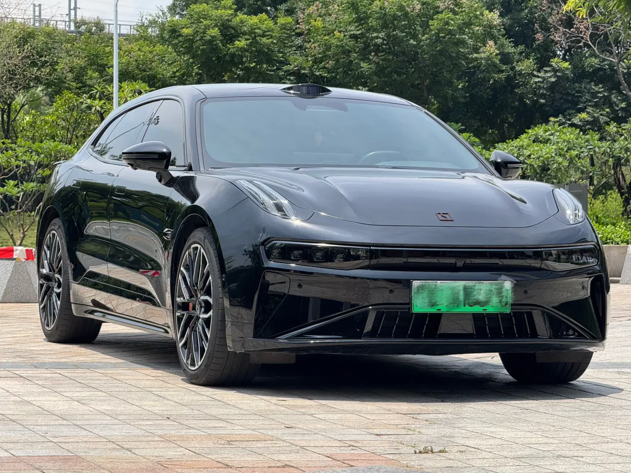 ZEEKR 001