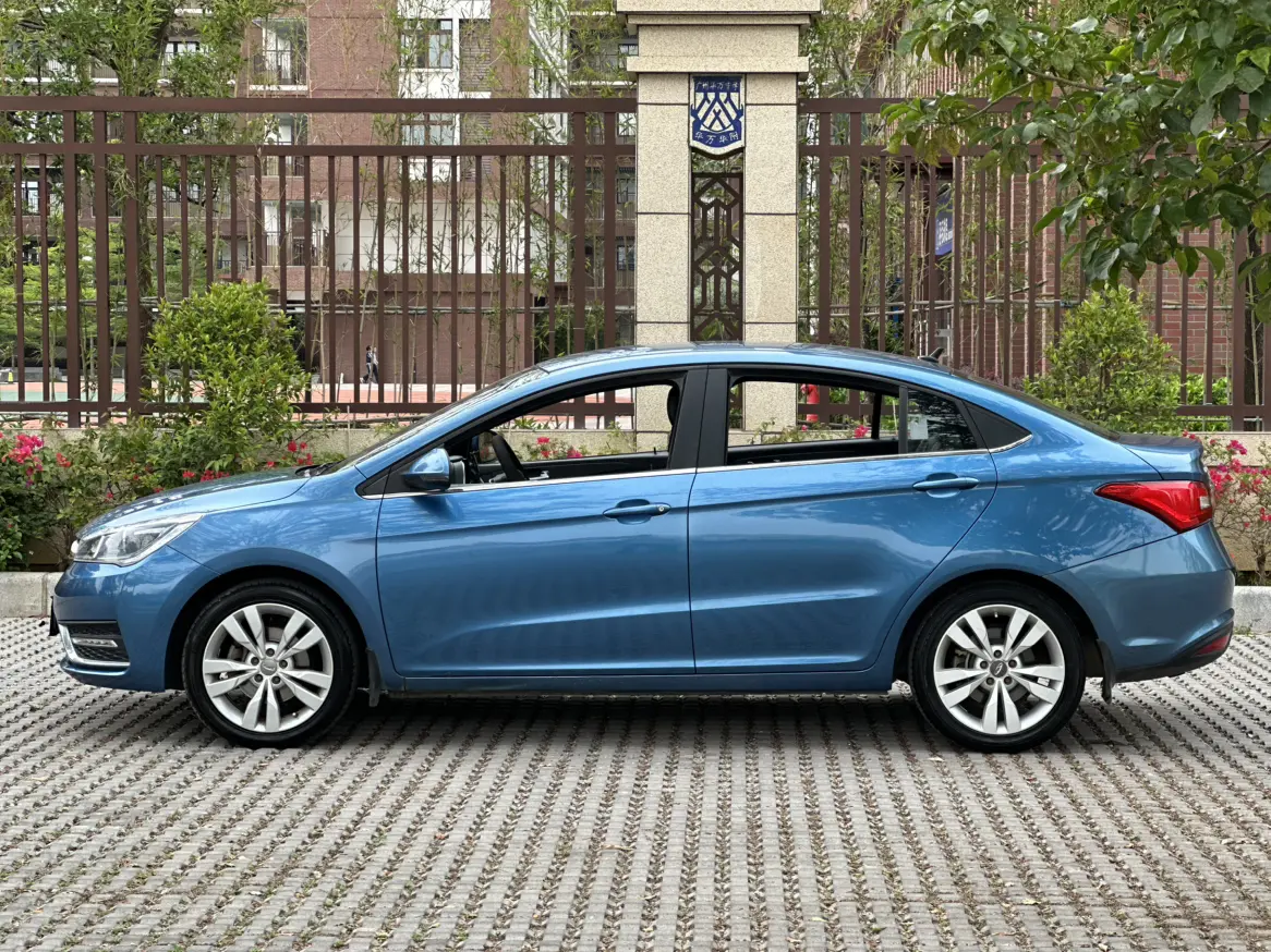 Chery Arrizo 5