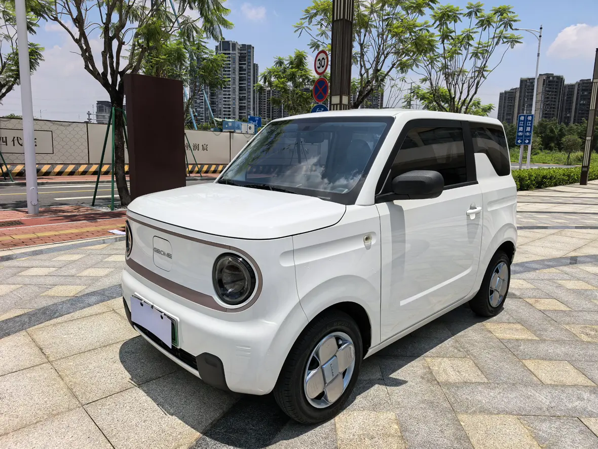 Geely panda