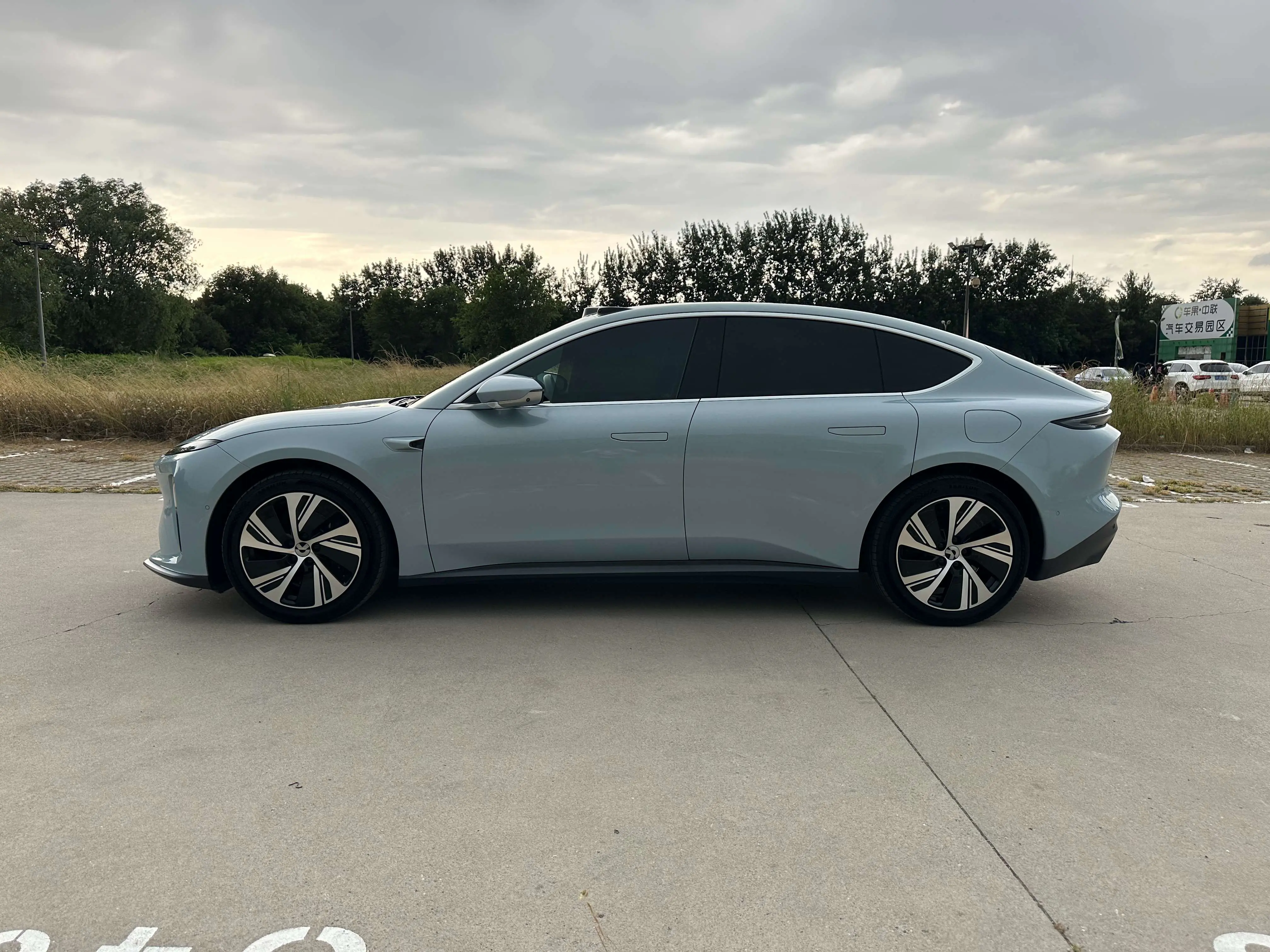 NIO ET5