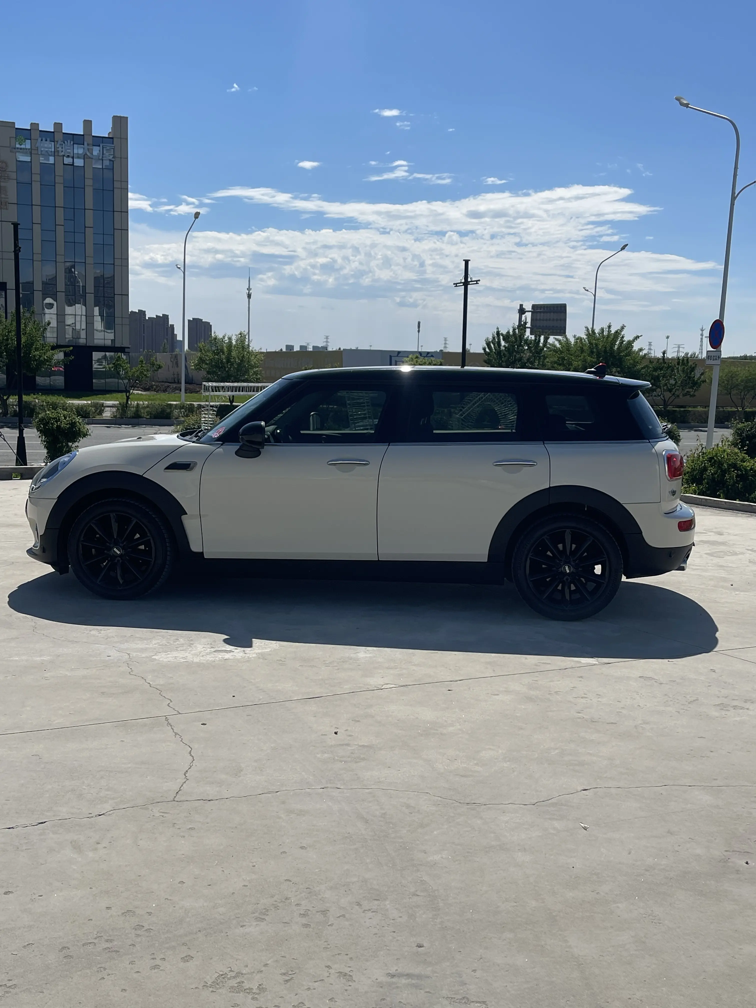 MINI CLUBMAN
