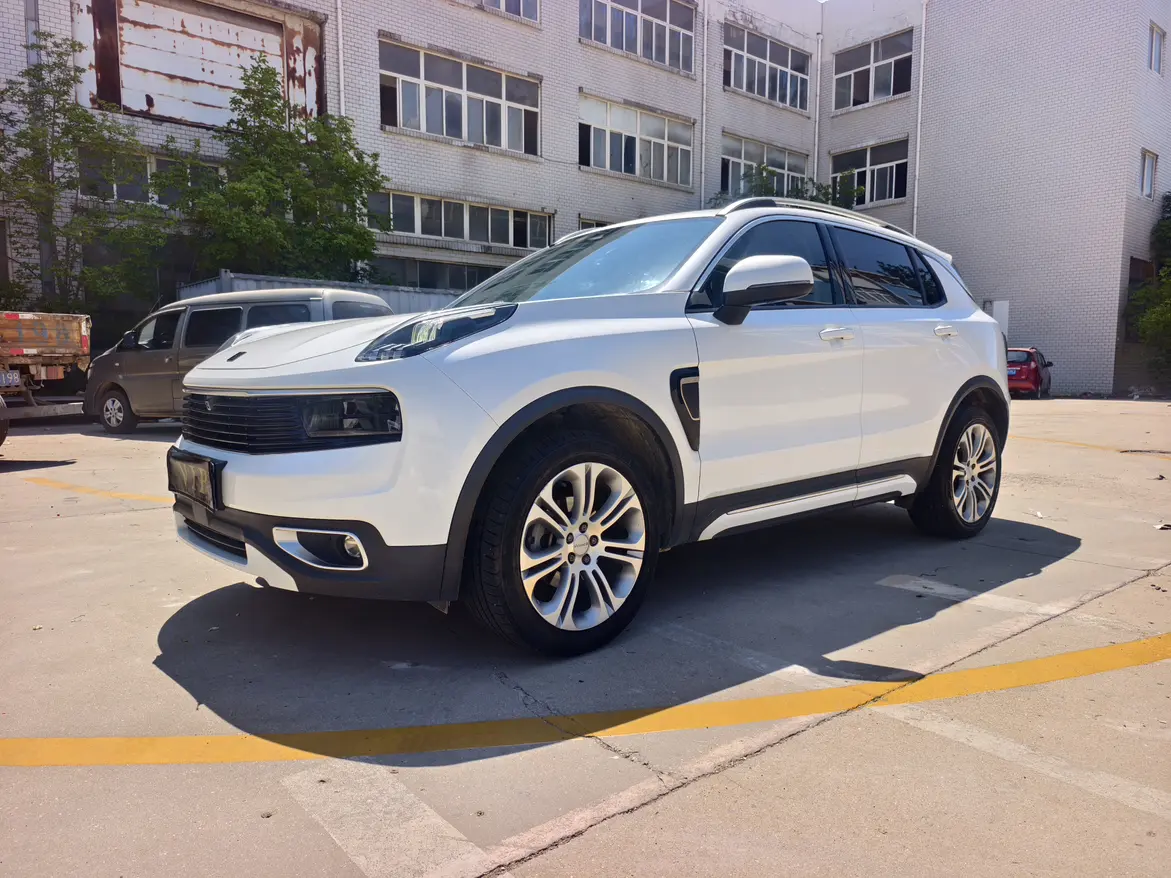 Lynk & Co 01