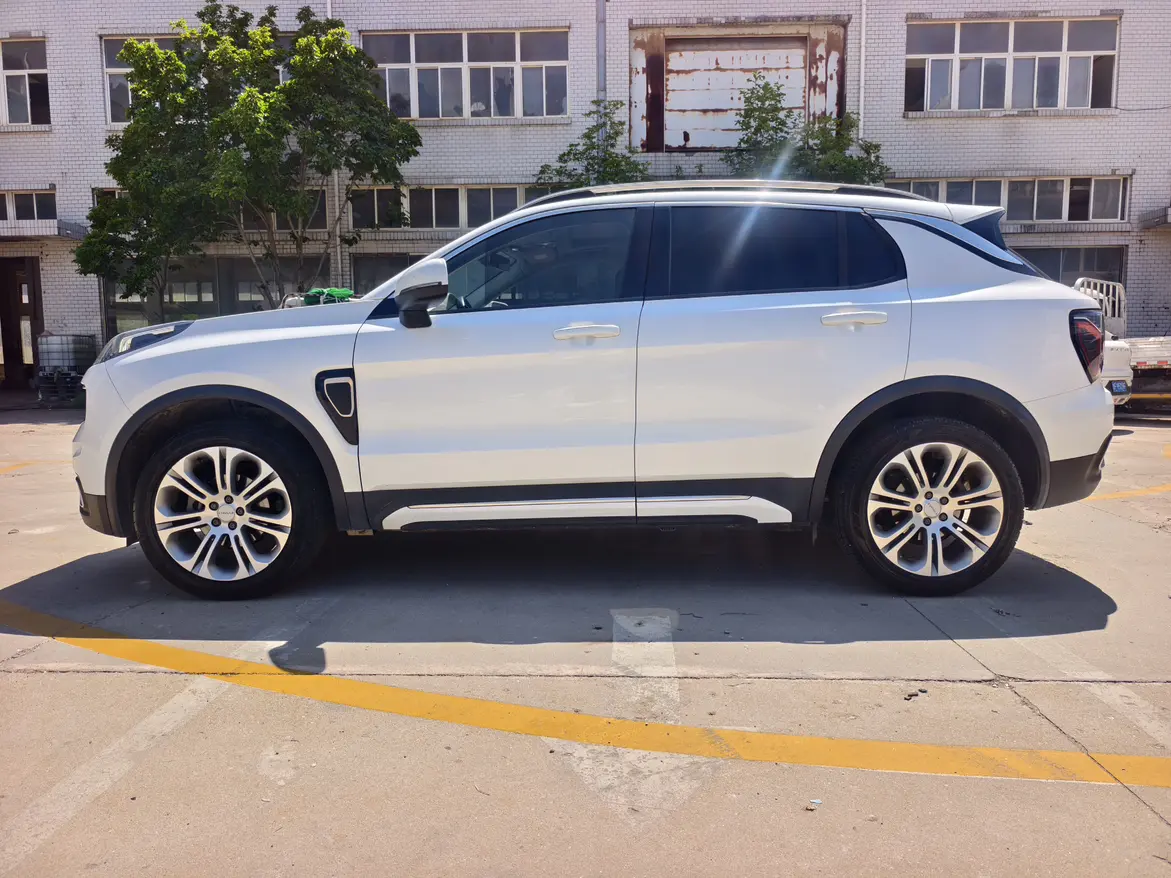 Lynk & Co 01