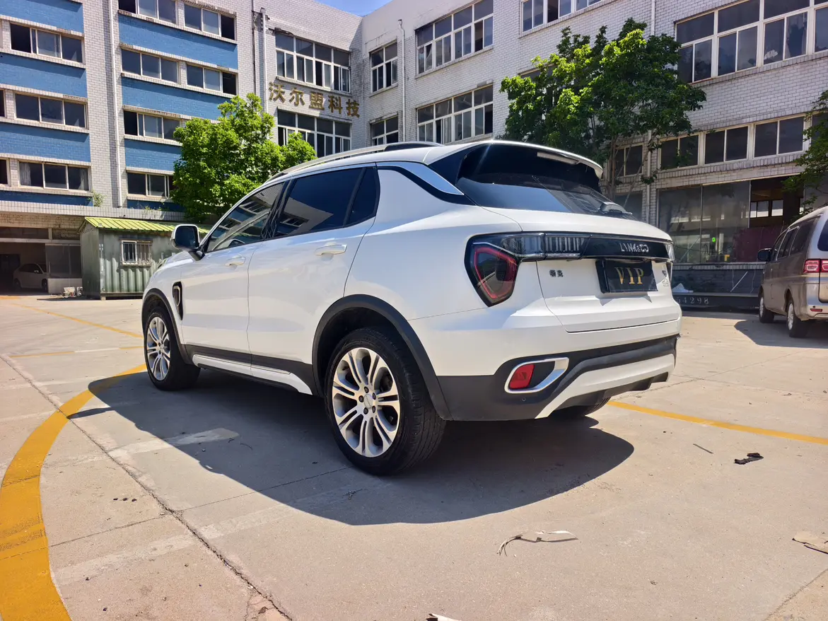 Lynk & Co 01