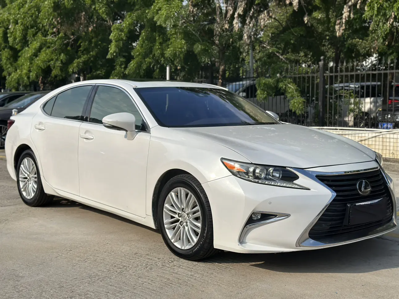 Lexus ES